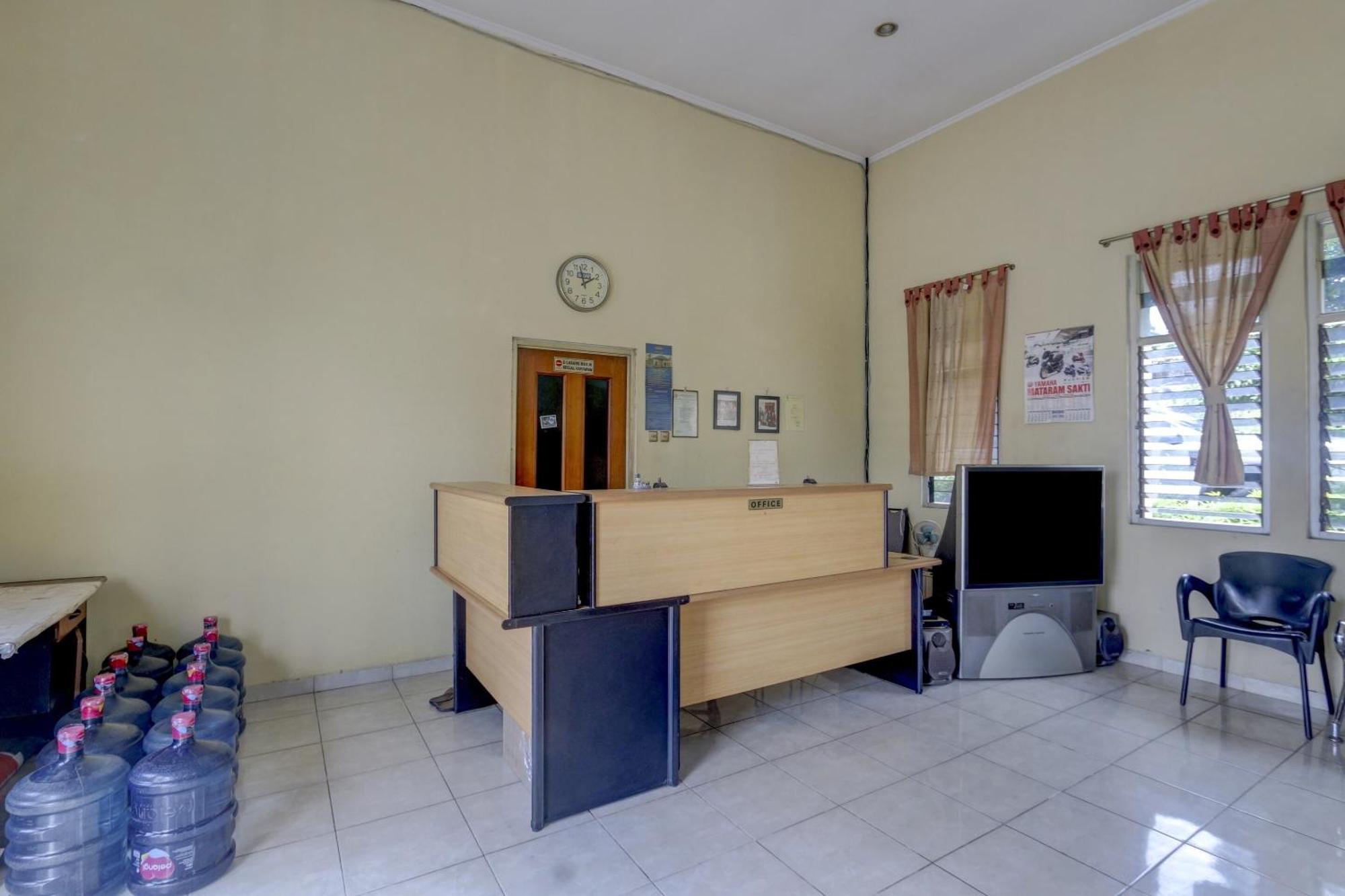 Oyo Life 90159 Puri Asoka Guest House Семаранг Екстериор снимка