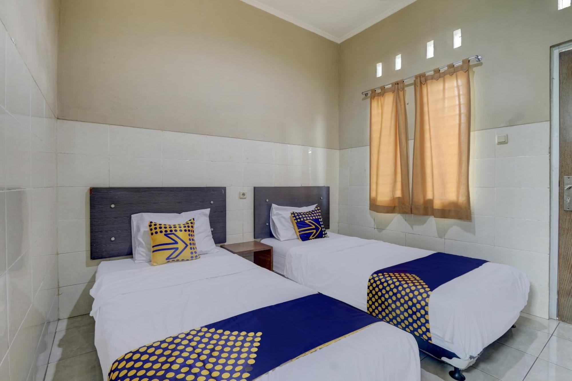 Oyo Life 90159 Puri Asoka Guest House Семаранг Екстериор снимка